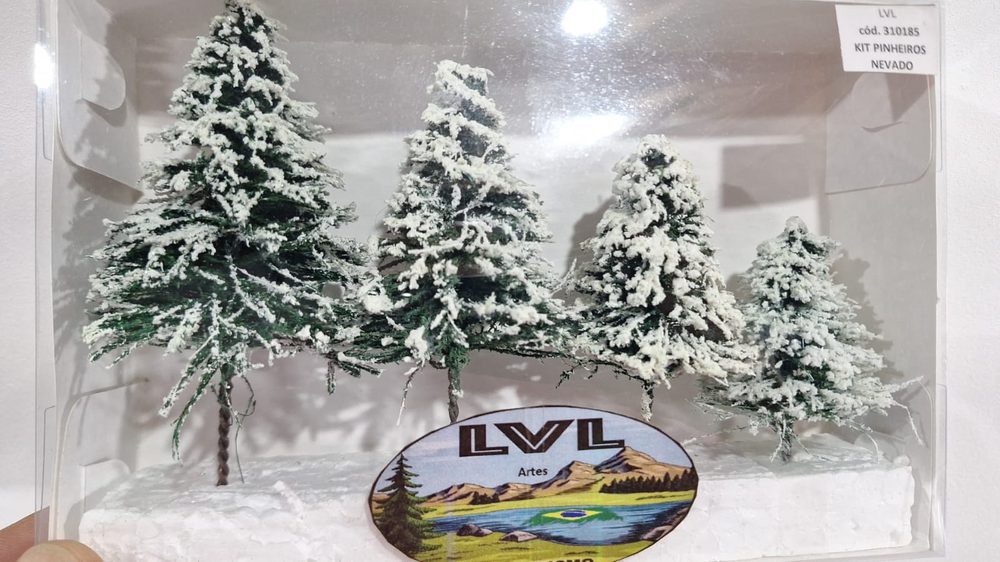 Kit de pinheiros nevados LVL Artes — publicação do Instagram