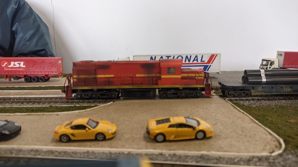 Locomotiva no pátio JSL — publicação do Instagram